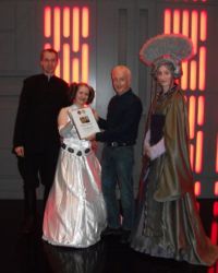 Eherenmitglied 2014 Anthony Daniels Uebergabe