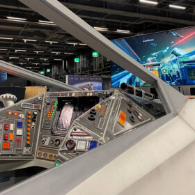 X-Wing Cockpit mit Flugsimulator