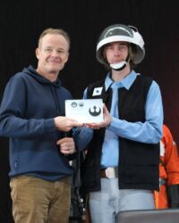 Übergabe der "Honorary Member" Plakette an Alistaire Petrie für seine Verdienste als Darsteller im Star Wars Universum